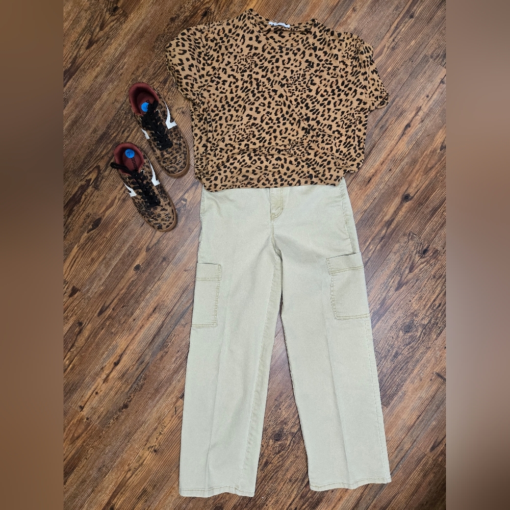 d.jeans cargo chinos 4 tan great cond. cargo pockets straight leg cute